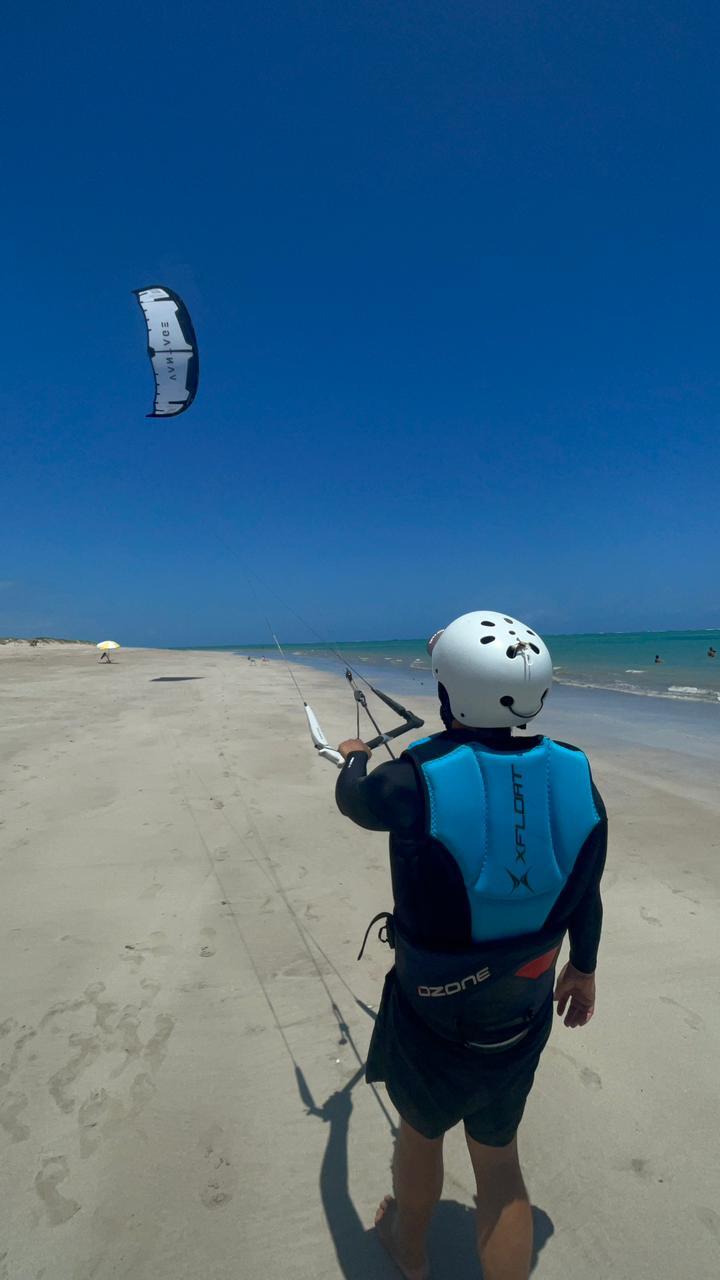 Aluno controlando o kite